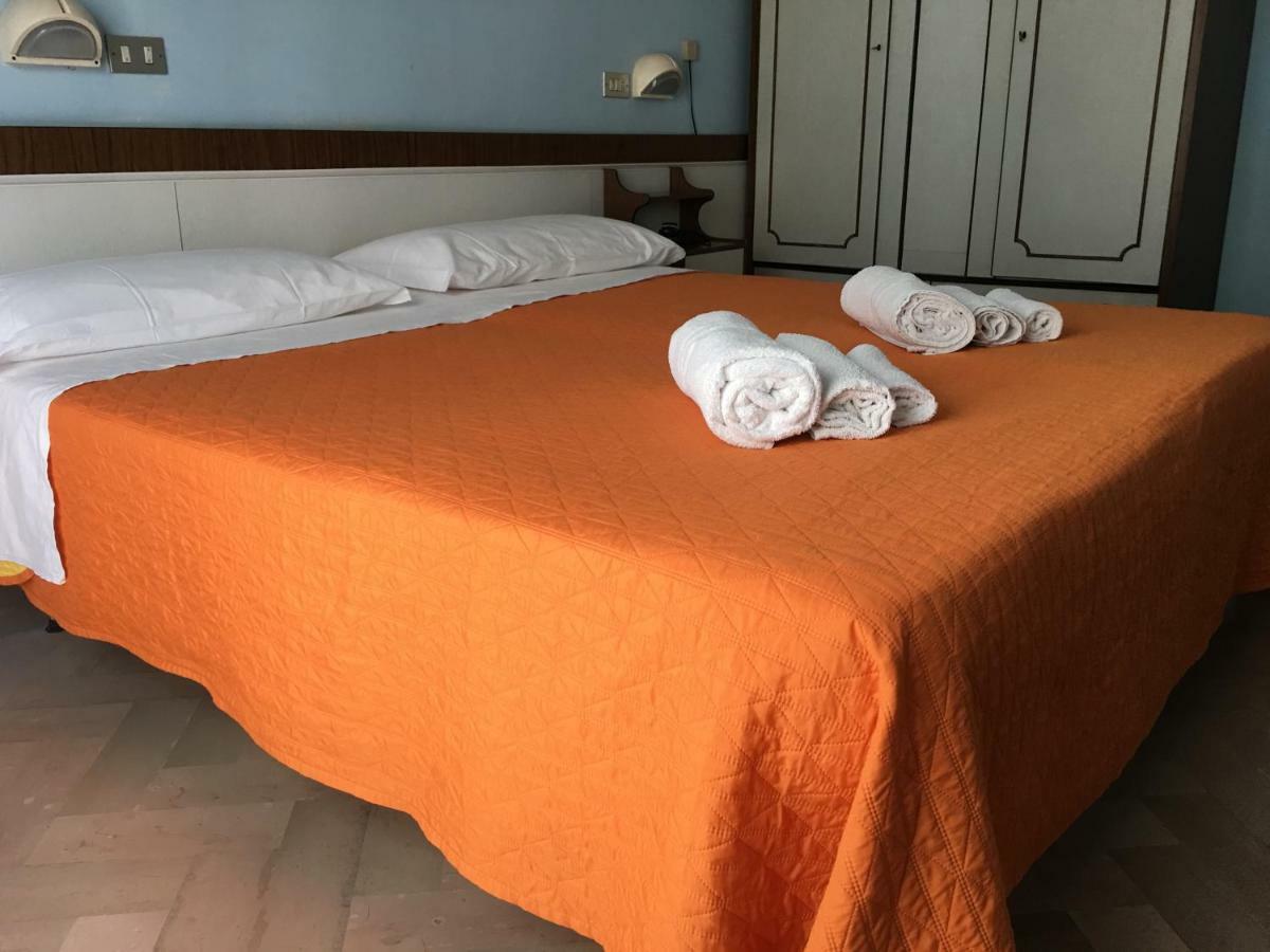 Hotel Sabbia D'Oro リミニ エクステリア 写真